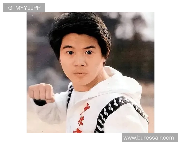 姚明与李连杰握手瞬间展现体育与武术的完美交融与友谊之美