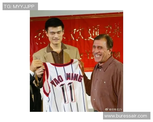 姚明与李长江的传奇故事:从篮球场到商业巨头的成功之路 姚明与李长江的传奇故事:从篮球场到商业巨头的成功之路