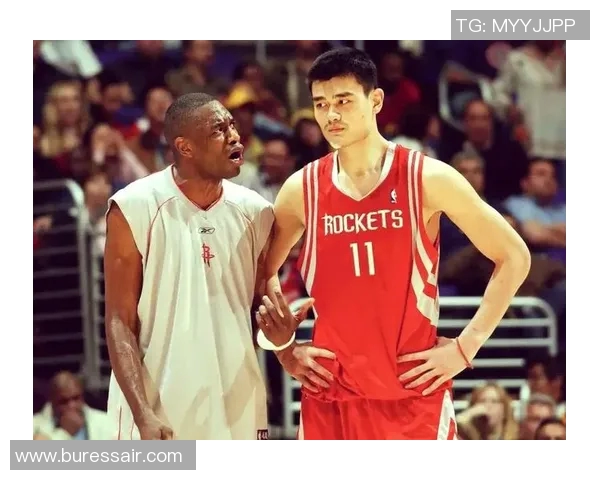 姚明与穆托姆博替补时期的传奇对决与篮球影响力分析