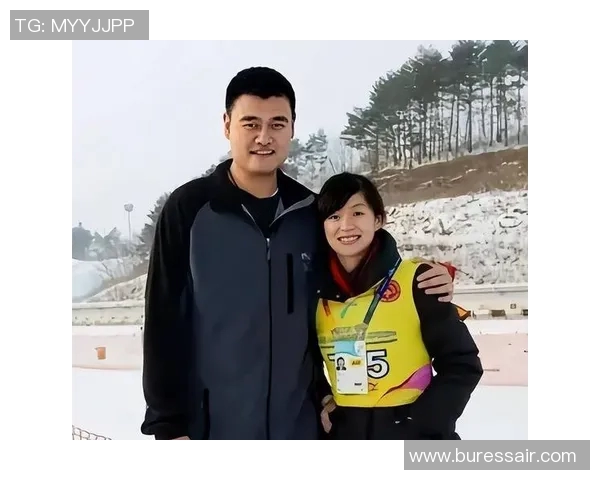 姚明与秦雪的缘分揭秘：从篮球场到爱情的旅程