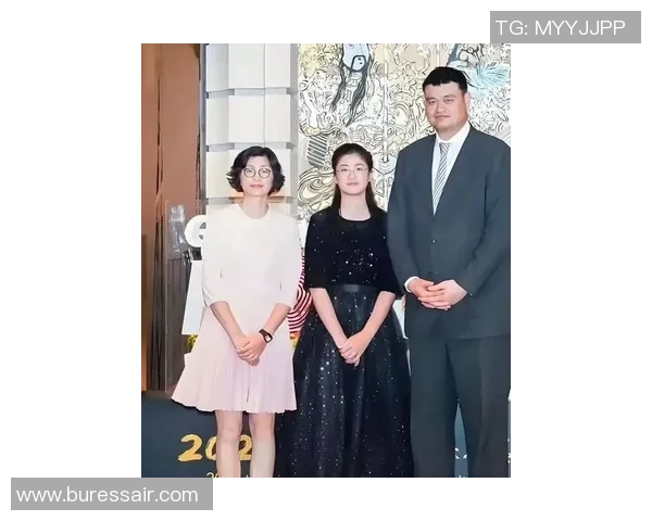 姚明与空姐的奇妙邂逅揭示了体育与生活的交汇点与人性之美 姚明与空姐的奇妙邂逅揭示了体育与生活的交汇点与人性之美