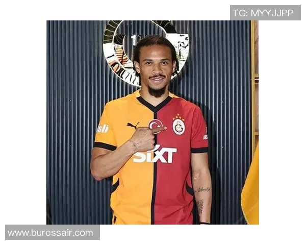 土耳其足球界的帅气明星球员是谁引发了众多球迷的关注与热议