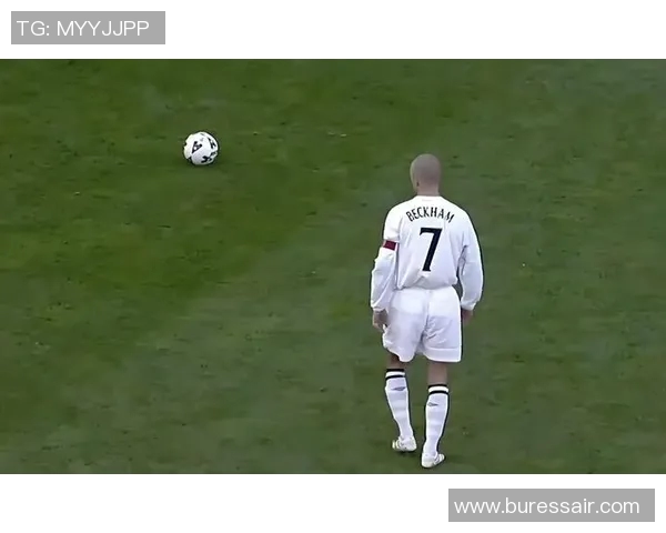 足球明星下棋高清图片展示运动与智慧的完美结合 足球明星下棋高清图片展示运动与智慧的完美结合