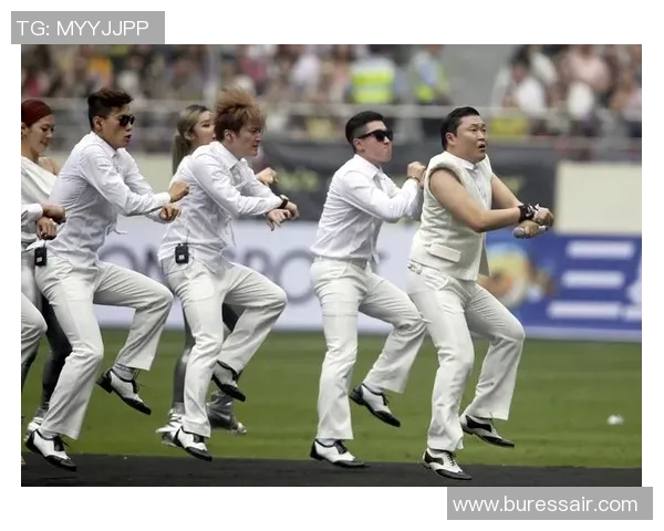 足球明星重返校园传递梦想与激情激励年轻学子追逐足球梦想