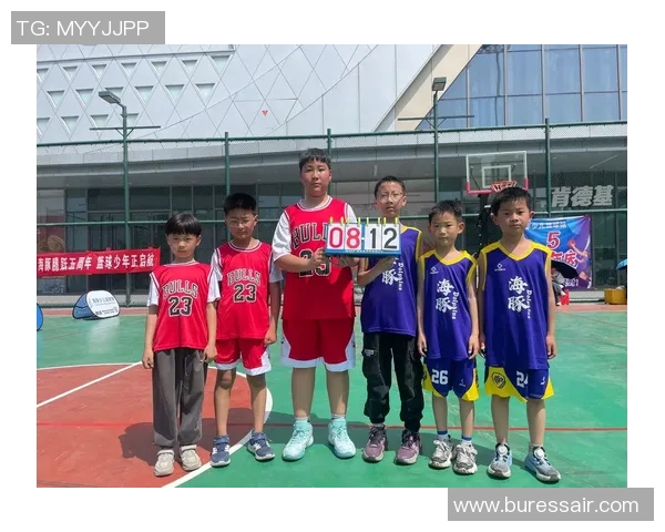 短袖篮球明星的热血赛场风采与时尚魅力探秘
